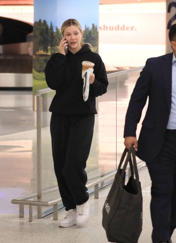 Ava Sambora - Spotted at LAX on Los Angeles
