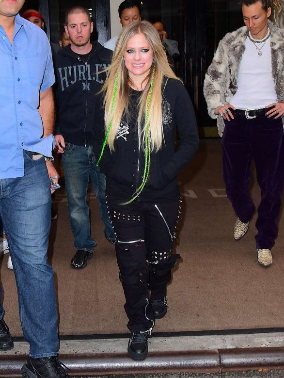 Avril Lavigne - Arriving at Late Night with Seth Meyers in NYC