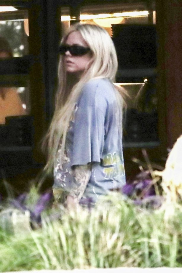 Avril Lavigne - Is seen at the Soho House in Malibu