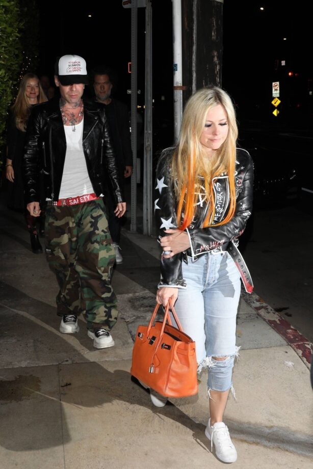 Avril Lavigne - On a dinner date at Giorgio Baldi in Santa Monica