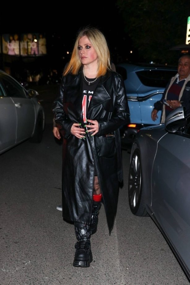 Avril Lavigne - Seen at Catch Steak in Los Angeles