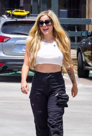 Avril Lavigne - Seen with a friend during a coffee run in Malibu
