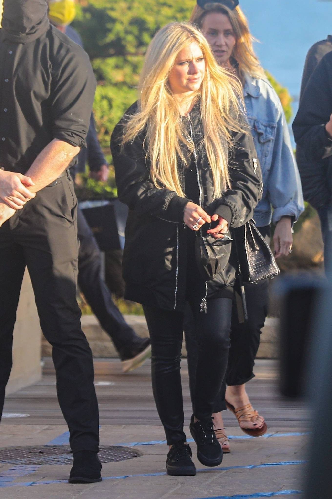 Avril Lavigne – Seen without Mod Sun at Nobu in