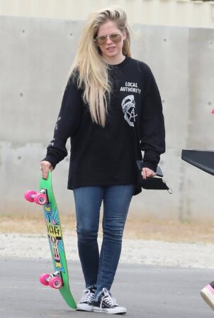 Avril Lavigne - With Mod Sun seen at a Skate park in Malibu