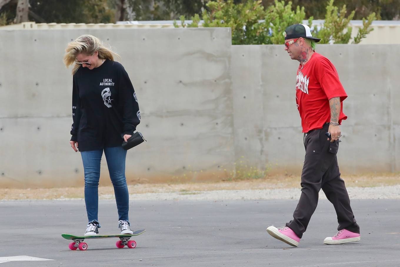 Avril Lavigne 2021 : Avril Lavigne – With Mod Sun seen at a Skate park in Malibu-18