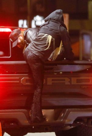 Avril Lavigne - With Nate Smith skateboard around West Hollywood