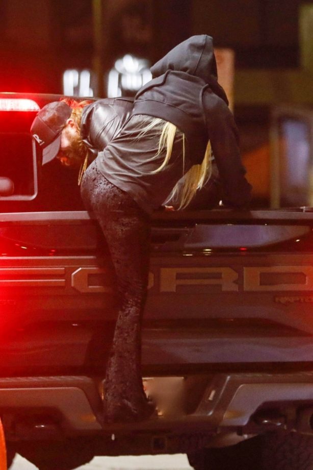 Avril Lavigne - With Nate Smith skateboard around West Hollywood