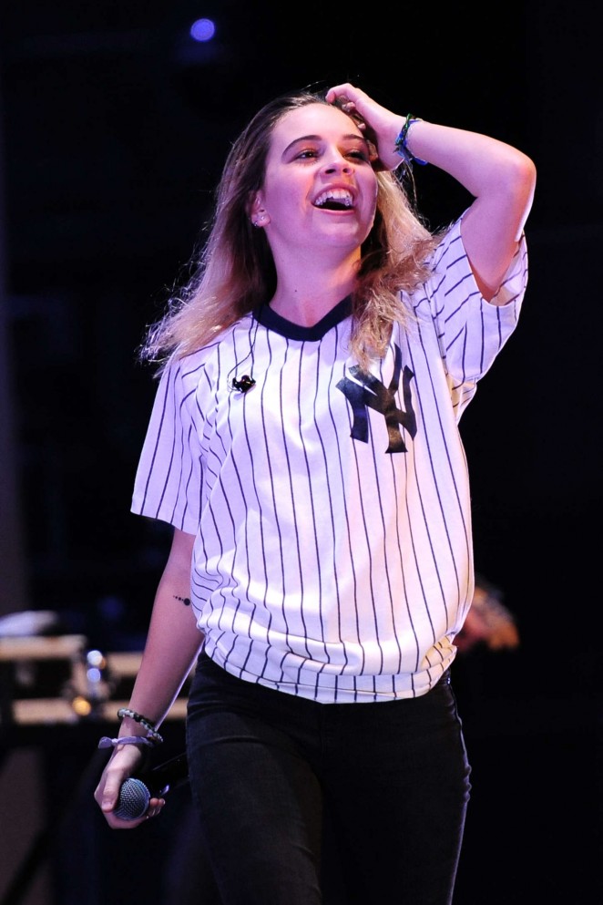 Beatrice Miller - Performing at the Beacon Theatre in NYC