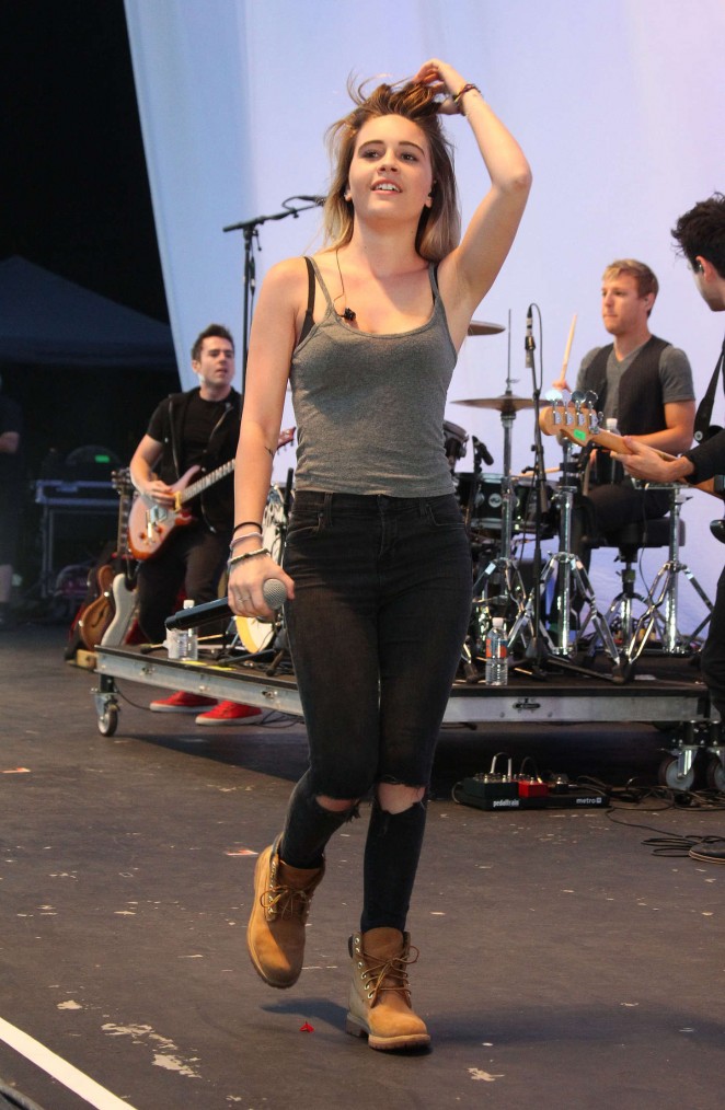 Beatrice Miller - Performs at the Orange County Fair 2015