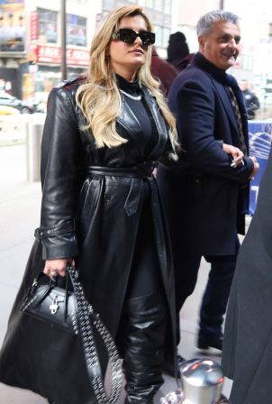 Bebe Rexha - Arriving with her parents to Madison Square Garden in New York