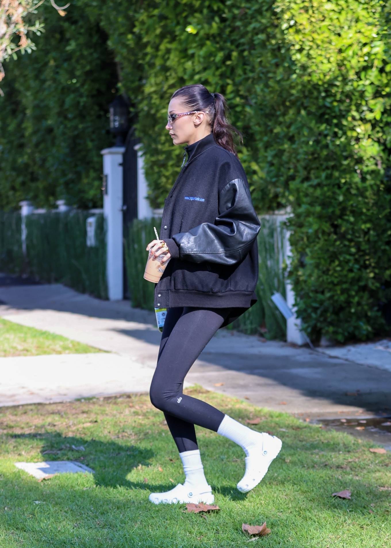 Kendall Jenner 2022 : Bella Hadid and Kendall Jenner – seen arriving to her pilates class in Los Angeles-12