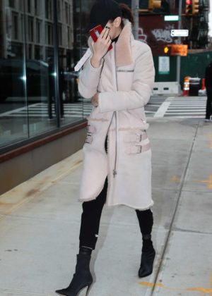 Bella Hadid - Heading at Gigi's apartment in New York