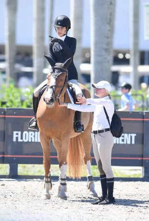 Bella Hadid - Horse riding in Florida