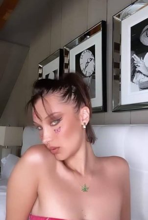 Bella Hadid - IG Live Makeup - Personal
