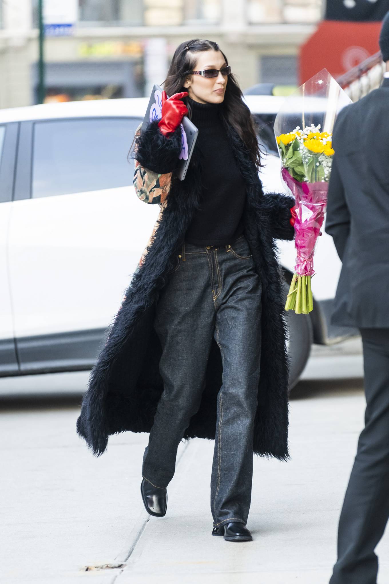 Bella Hadid 2022 : Bella Hadid – Picks up some flowers in New York-01