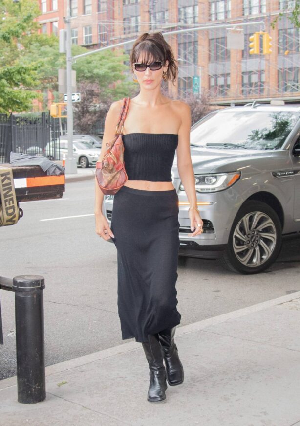 Bella Hadid - Seen arriving at her apartment in NYC