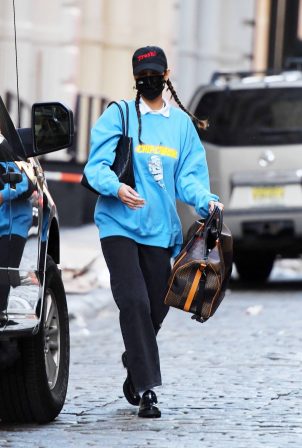 Bella Hadid - Seen leaving apartment in New York City