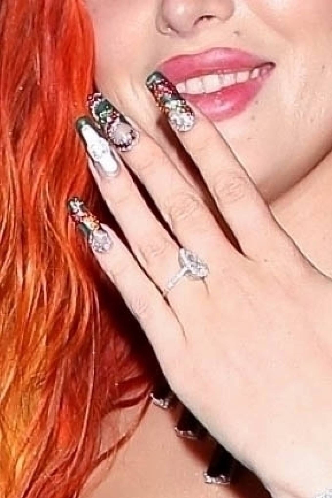 Bella Thorne 2021 : Bella Thorne – Flshing her ring while out with her fiance Benjamin Mascolo in Los Angeles-04