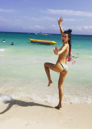 Bella Thorne Hot in Bikini - Instagram