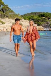 Belle Hassan with Anton Danyluk - Spotted on the beach