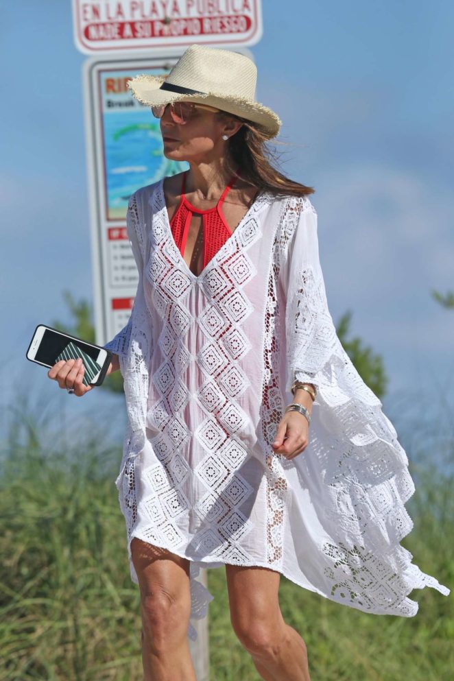 Bethenny Frankel on the beach in Miami