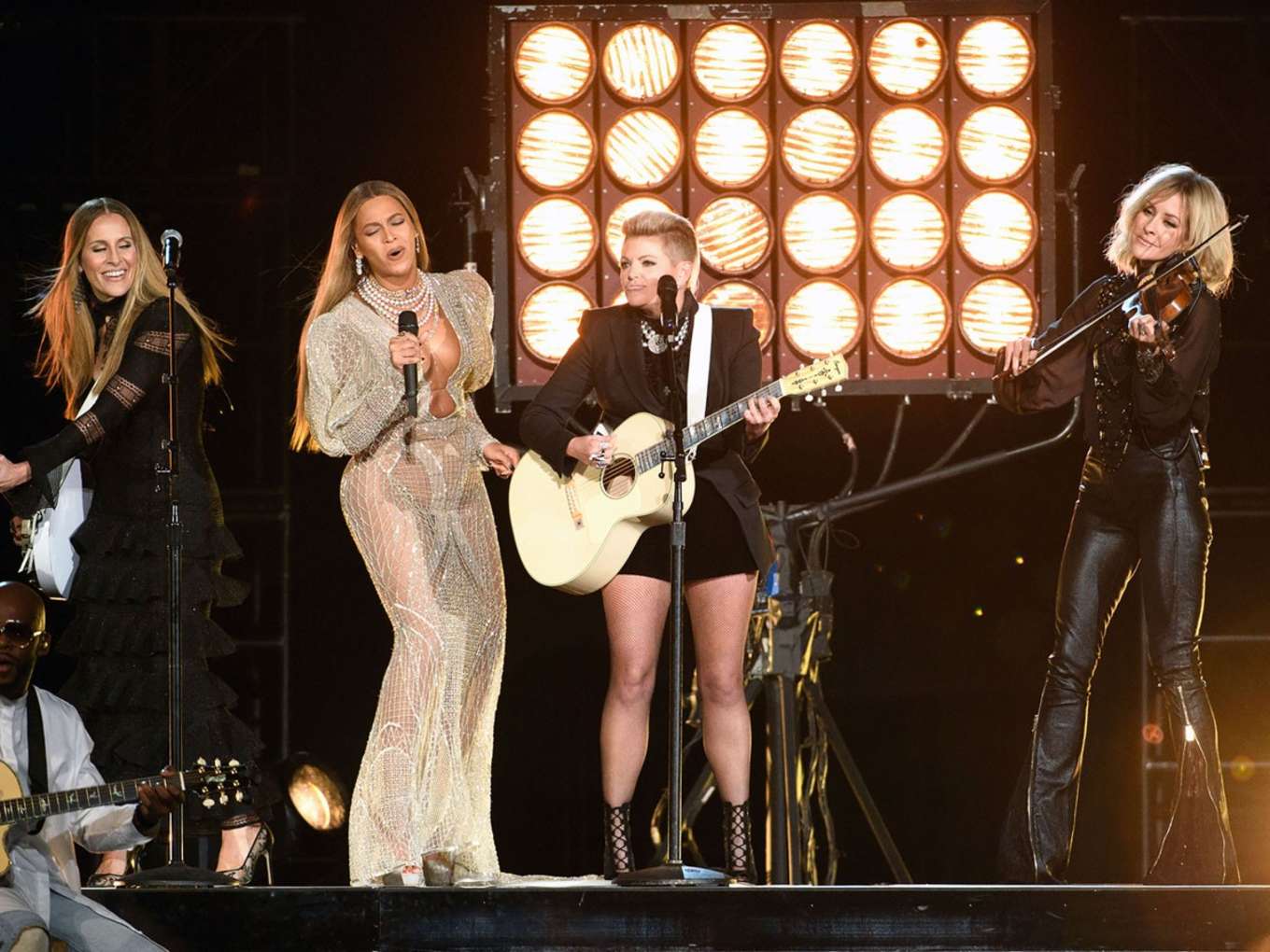 Beyonce 2016 : Beyonce: 50th Annual CMA Awards -01