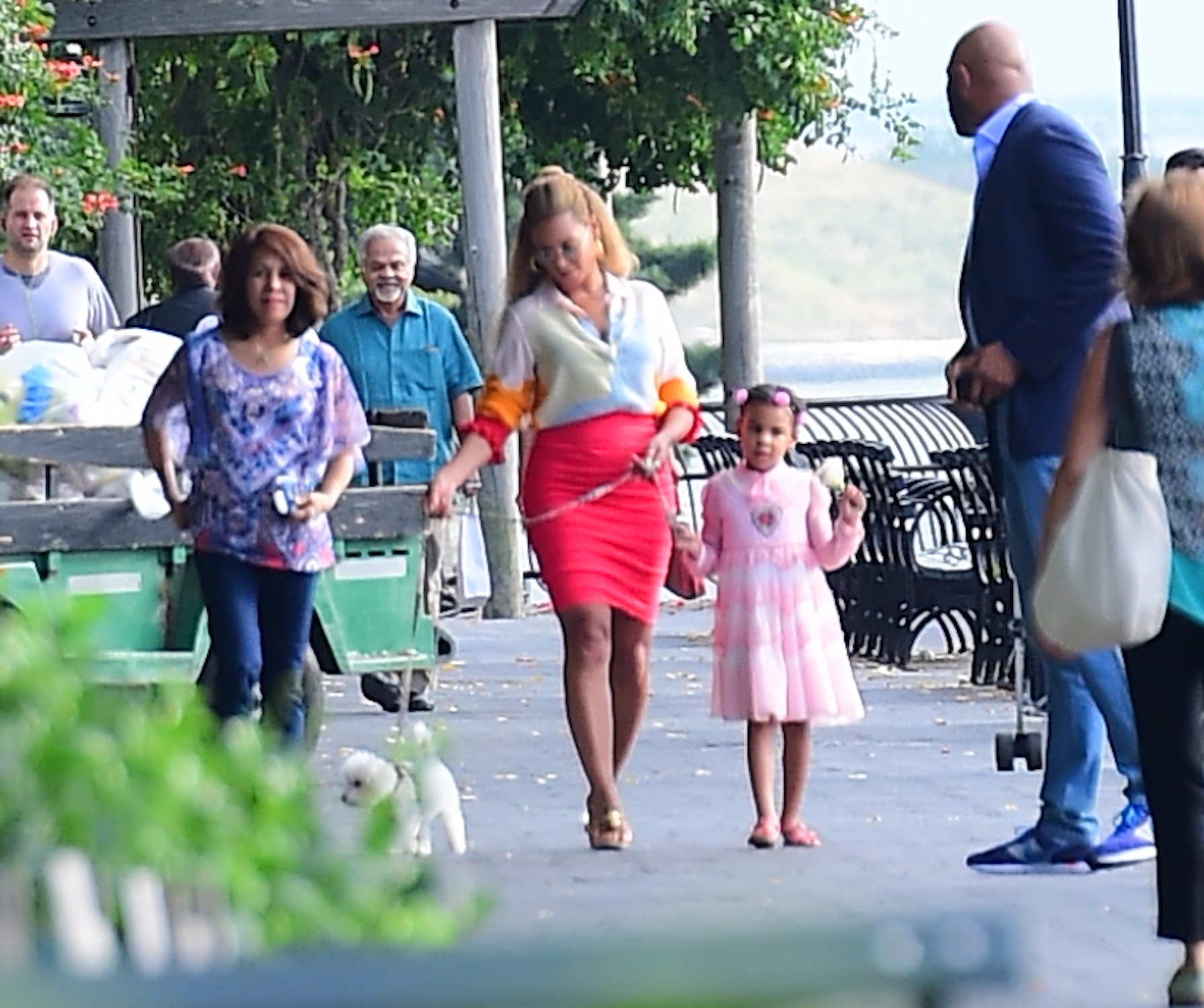 Beyonce 2016 : Beyonce in Red Skirt -23