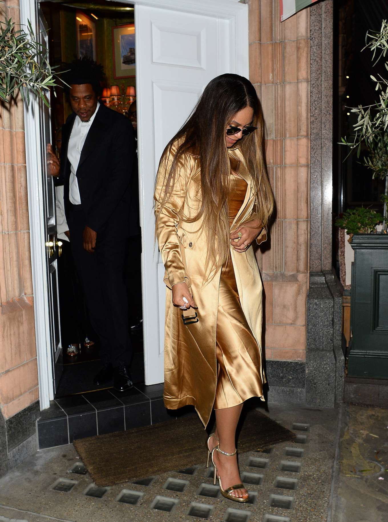 Beyonce â€“ Leaving a Private Party at Harryâ€™s Bar in London