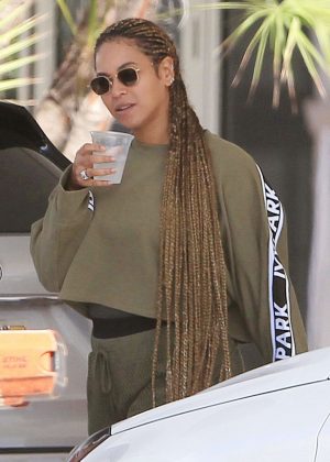 Beyonce on a luxury yacht in Miami
