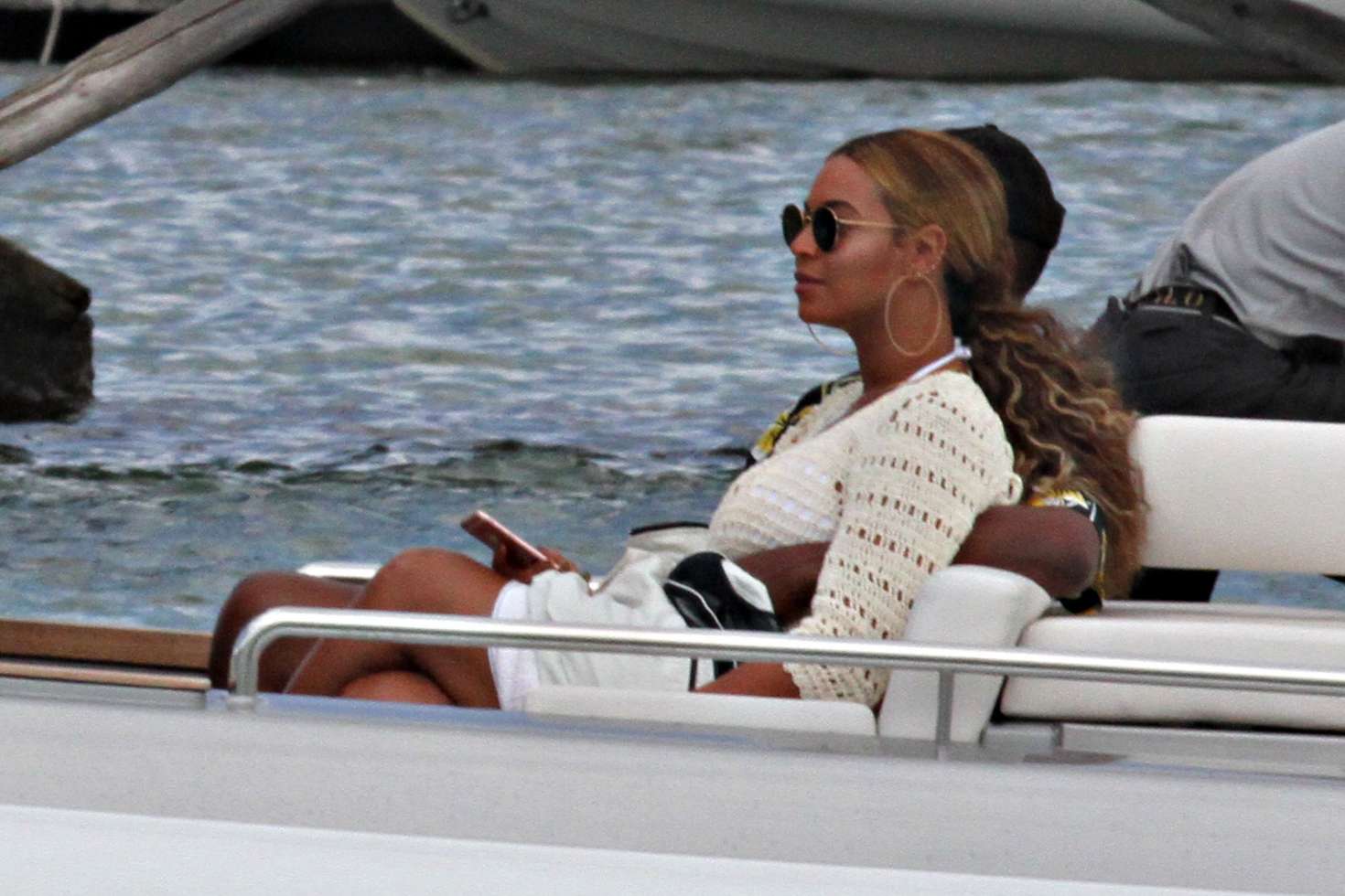 Beyonce 2016 : Beyonce on a yacht in Sardinia -01