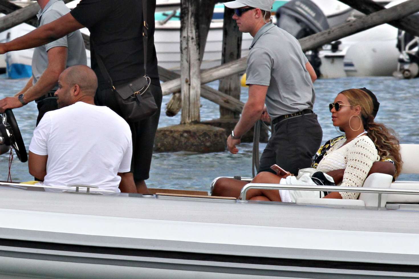Beyonce 2016 : Beyonce on a yacht in Sardinia -05