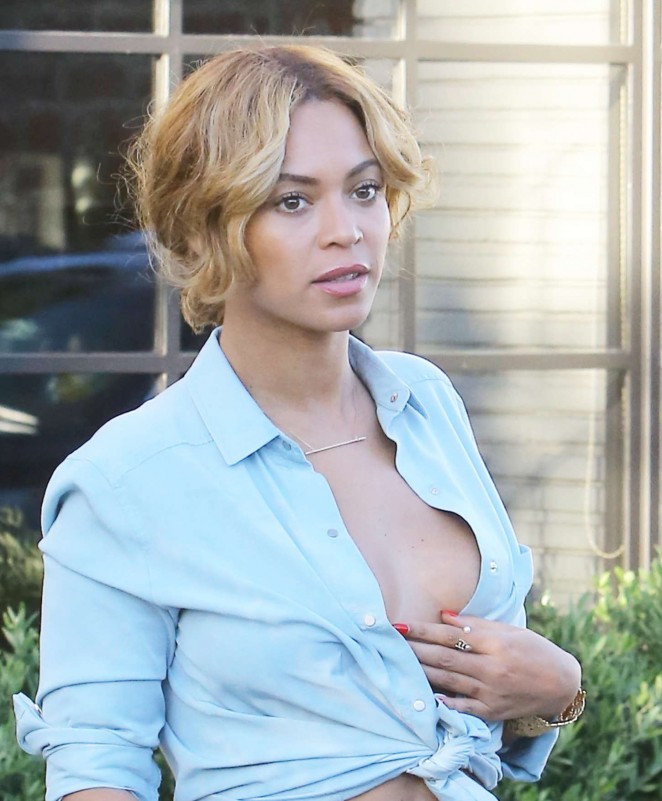 Beyonce in Jeans Shirt Out for lunch in LA