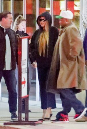 Beyonce - Seen after dinner with friends in Los Angeles