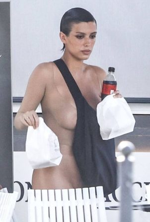 Bianca Censori - Spotted on her holiday in Italy
