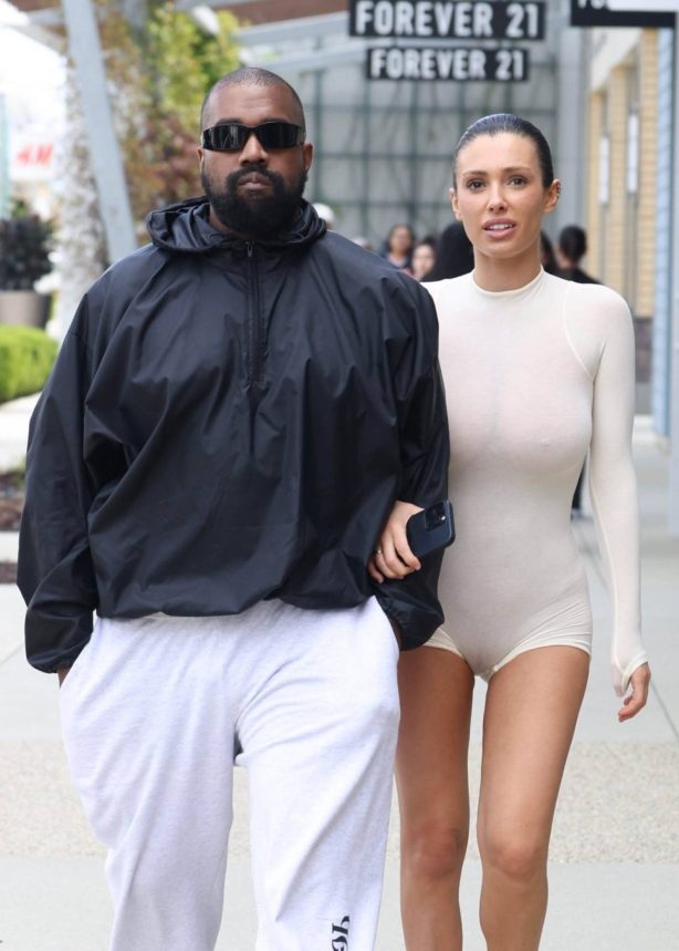 Bianca Censori - With husband Kanye West Seen after eating at Cheesecake Factory