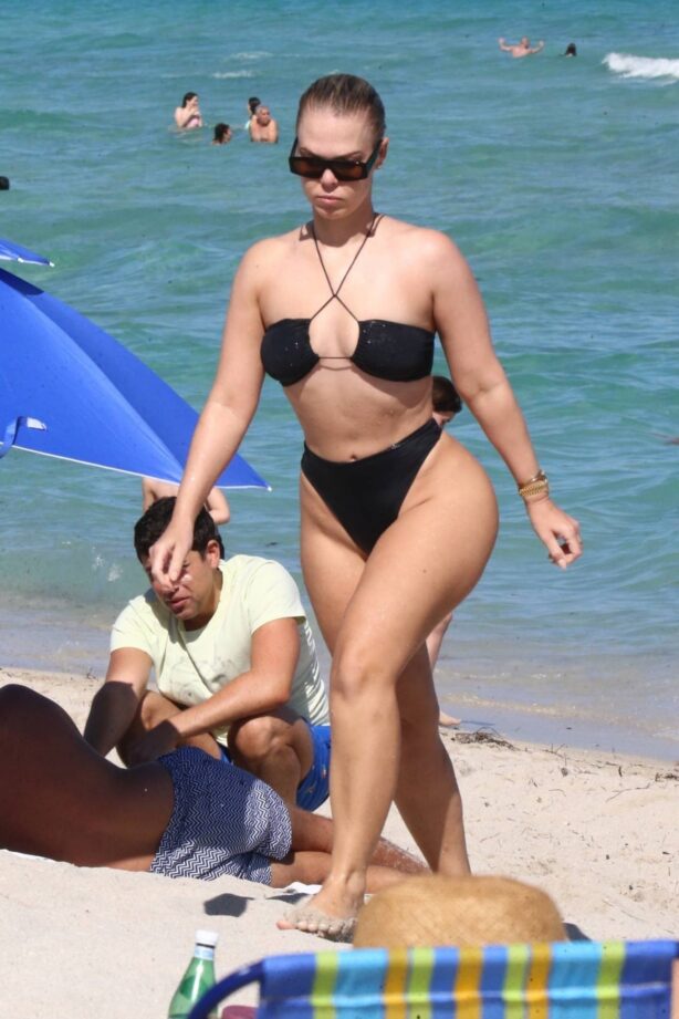 Bianca Elouise - In a black two-piece bikini in Miami