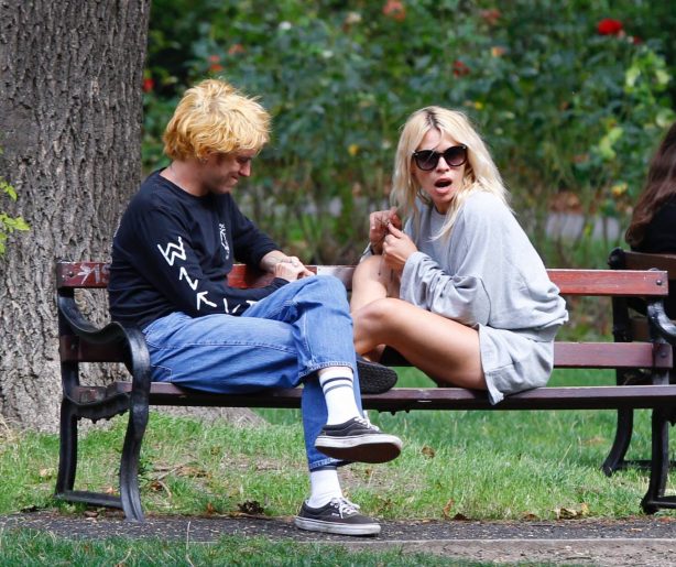 Billie Piper with her boyfriend Johnny Lloyd - Spotted at a park in a London