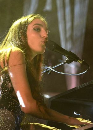 Birdy - Performs live in concert in Hannover