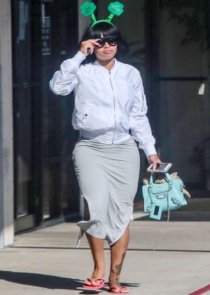 Blac Chyna at a spa and nail salon in Los Angeles