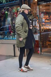 Blake Lively - Out for breakfast in New York City