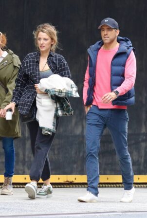 Blake Lively - With Ryan Reynolds walk around Manhattan’s Downtown area