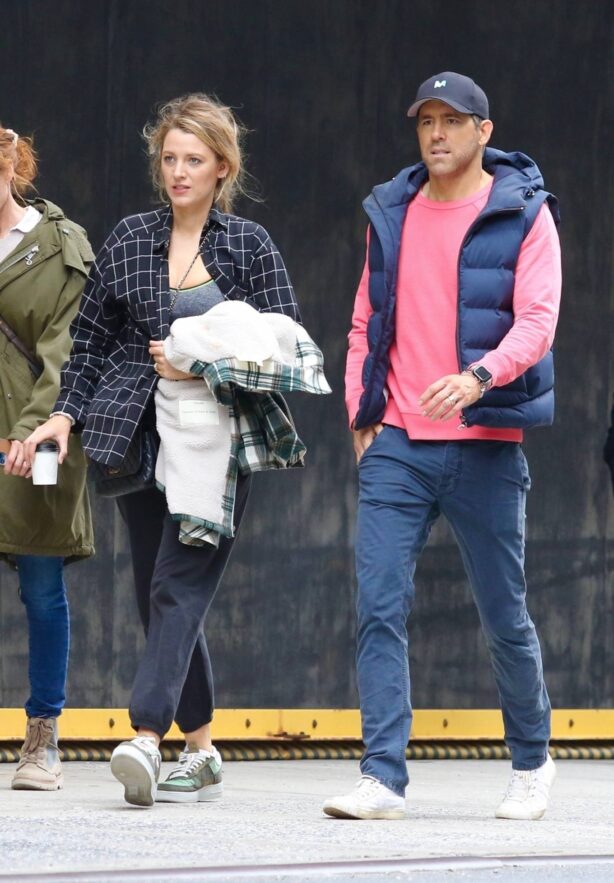 Blake Lively - With Ryan Reynolds walk around Manhattan’s Downtown area