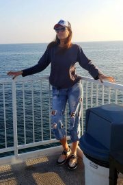 Blanca Blanco - Poses for photos at the Malibu Pier