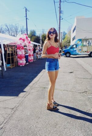 Blanca Blanco - Shopping at the farmers market in West Hollywood