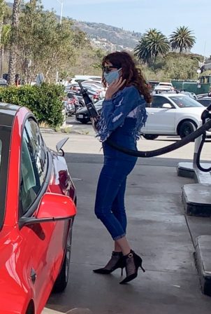Blanca Blanco - Stops at a gas station to try to fuel up her electric brand new Tesla in Malibu