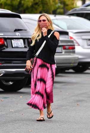 Braunwyn Windham-Burke - Seen while out in rose tinted shades skirt in Los Angeles