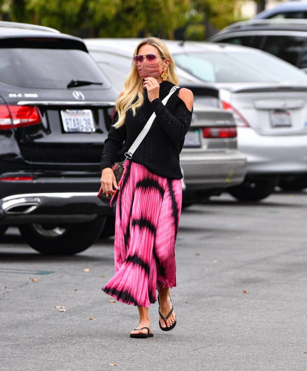 Braunwyn Windham-Burke - Seen while out in rose tinted shades skirt in Los Angeles