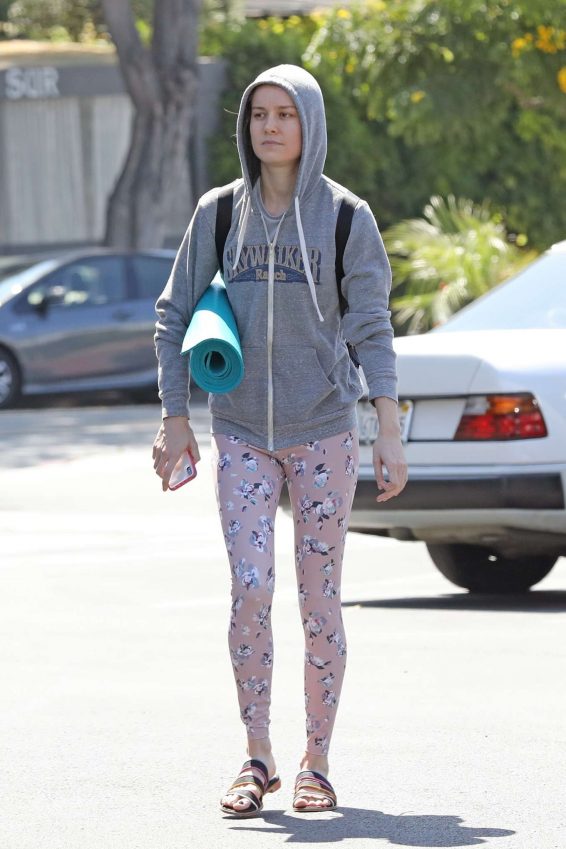 Brie Larson - Heads to a yoga class in Los Angeles
