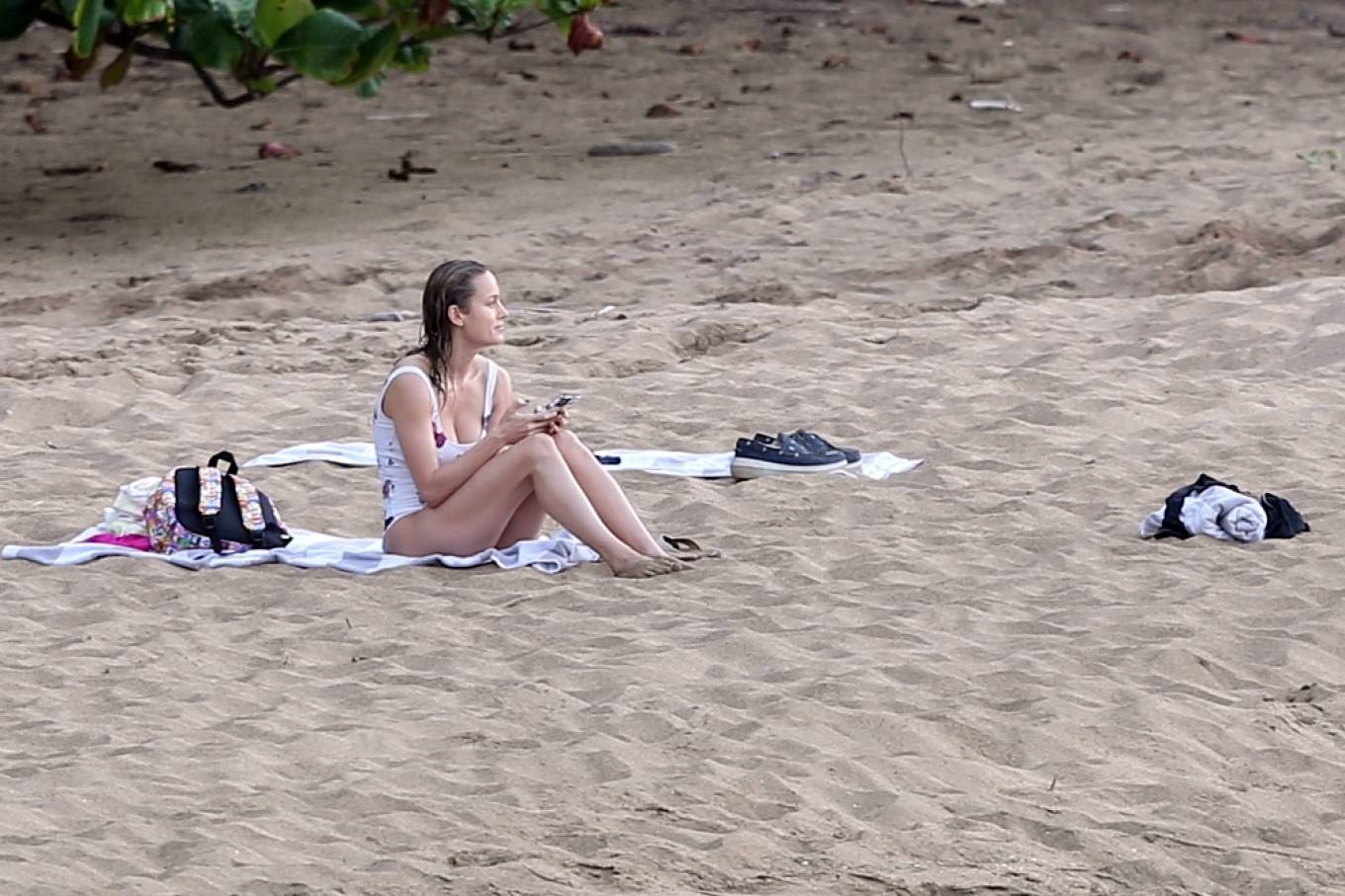 Brie Larson 2021 : Brie Larson - In bikini at the beach with Elijah Allan-B...
