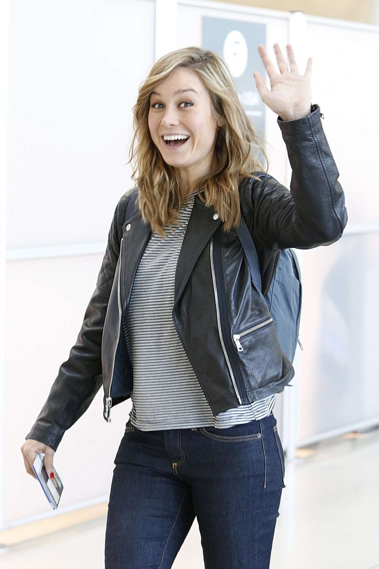 Distant weak Mustache Brie Larson in Jeans at Toronto International Airport -06 | GotCeleb